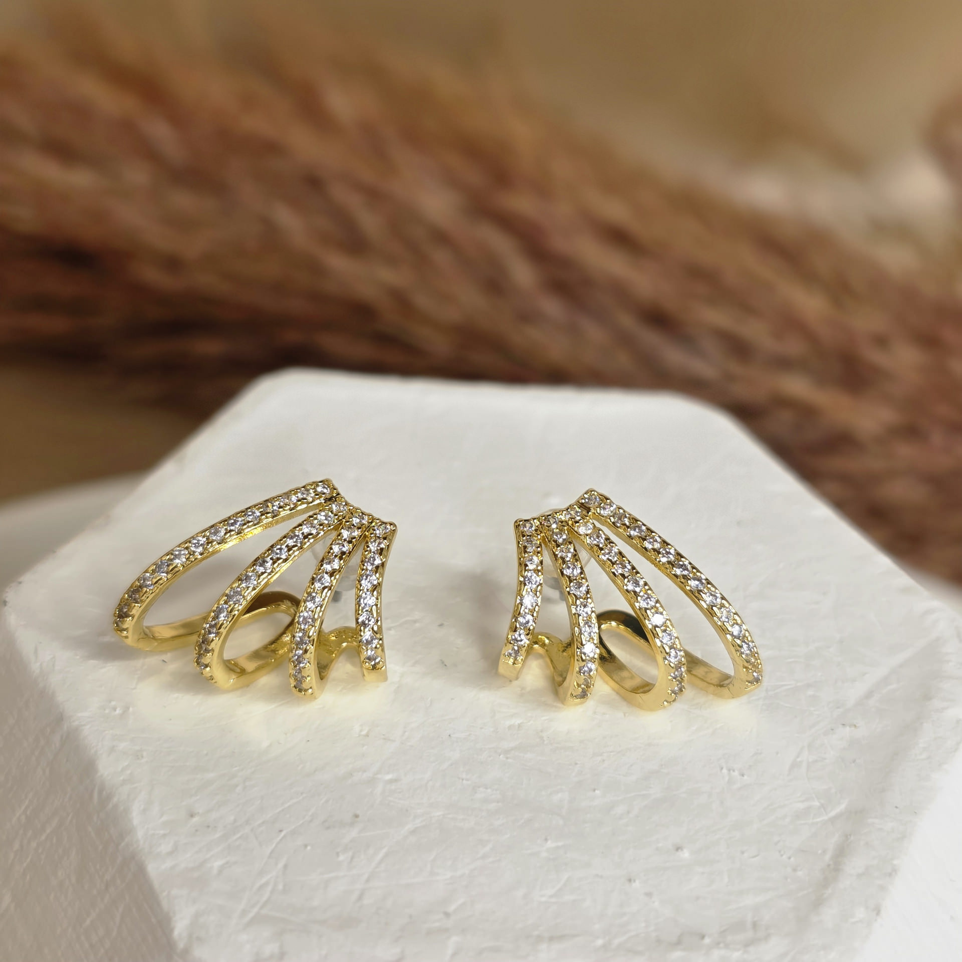 Gold Renk Zirkon Taş Bezeli Küpe