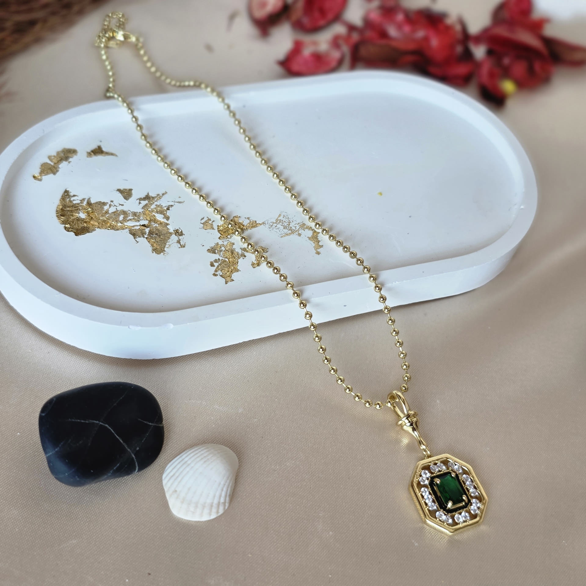 Yeşil Taşlı Gold Çelik Kolye